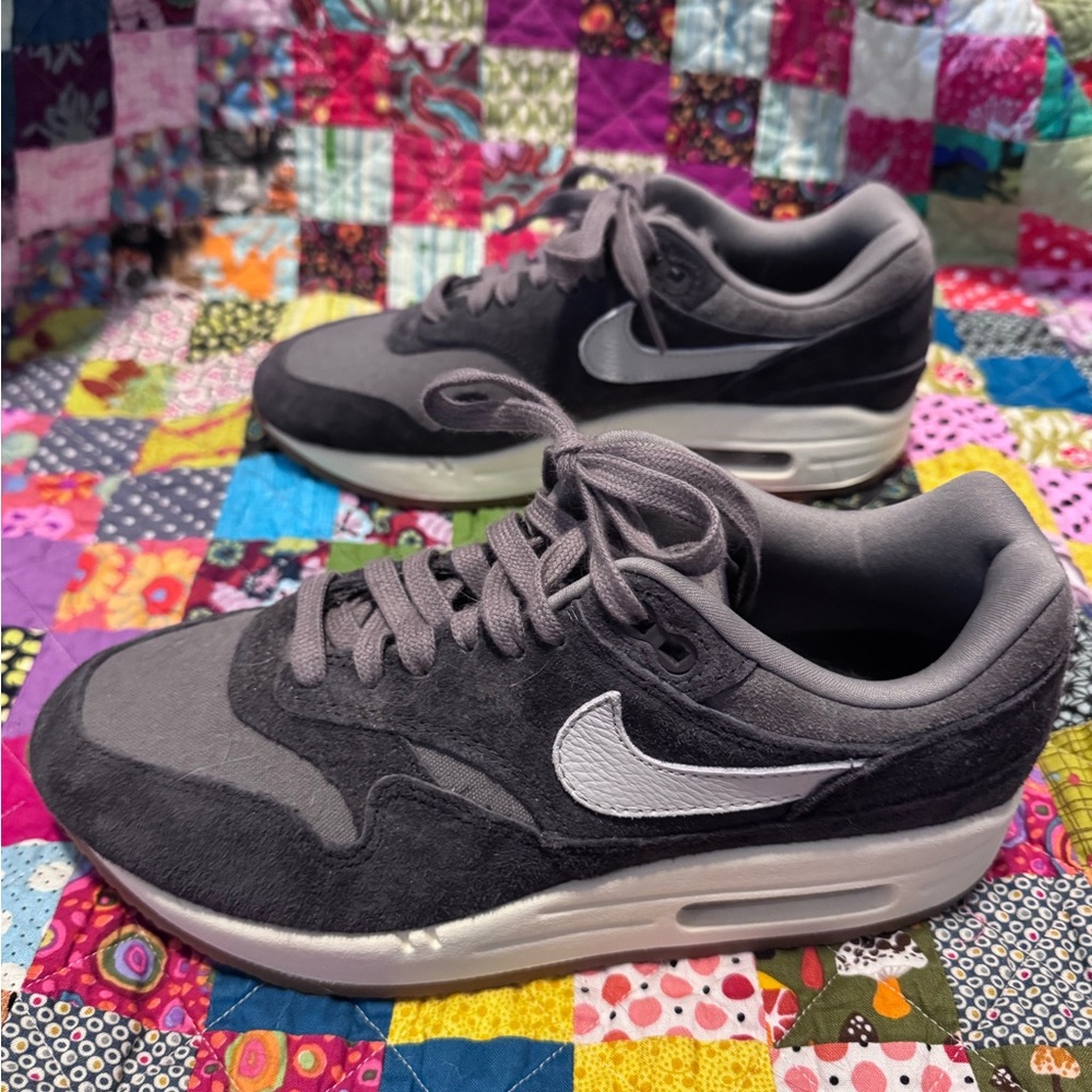 Nike Charcoal and Dark Gray Women’s/Men's Sneakers